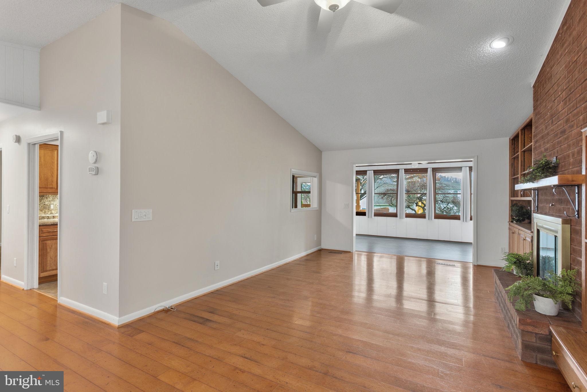 LAKEWOOD - Residential