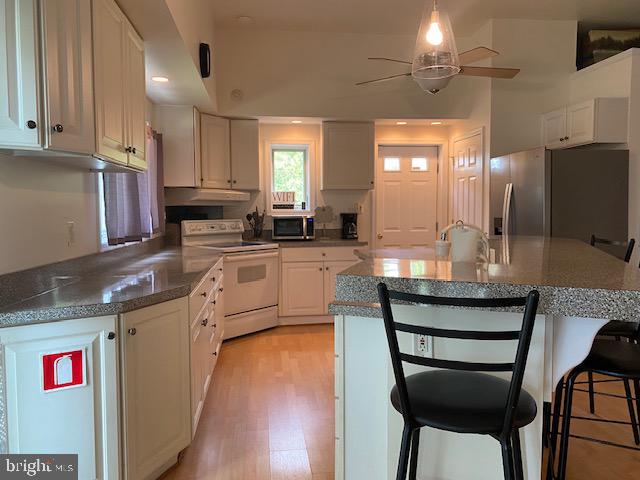 RIVERSIDE SHORES - Residential Lease