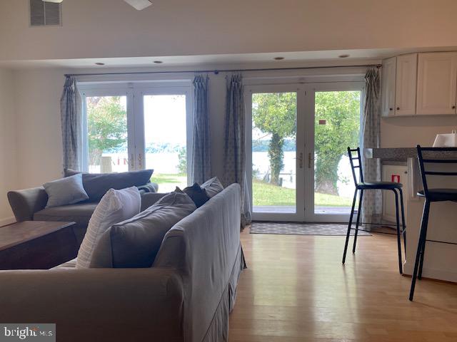 RIVERSIDE SHORES - Residential Lease