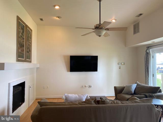 RIVERSIDE SHORES - Residential Lease