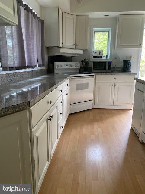 RIVERSIDE SHORES - Residential Lease