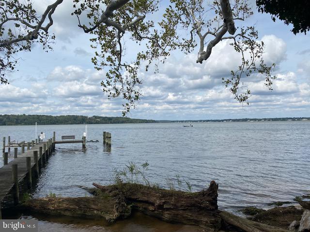 RIVERSIDE SHORES - Residential Lease