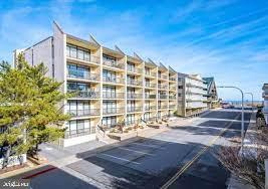 Great mid town location, close to Convention Center, shops and restaurants. One bath completely remodeled. Sold furnished with a few small exclusions. the building is in the middle of a major face lift. New railings front and back, painting and new steps. Sellerhas paid the assessment to date and will pay the last payment in October.