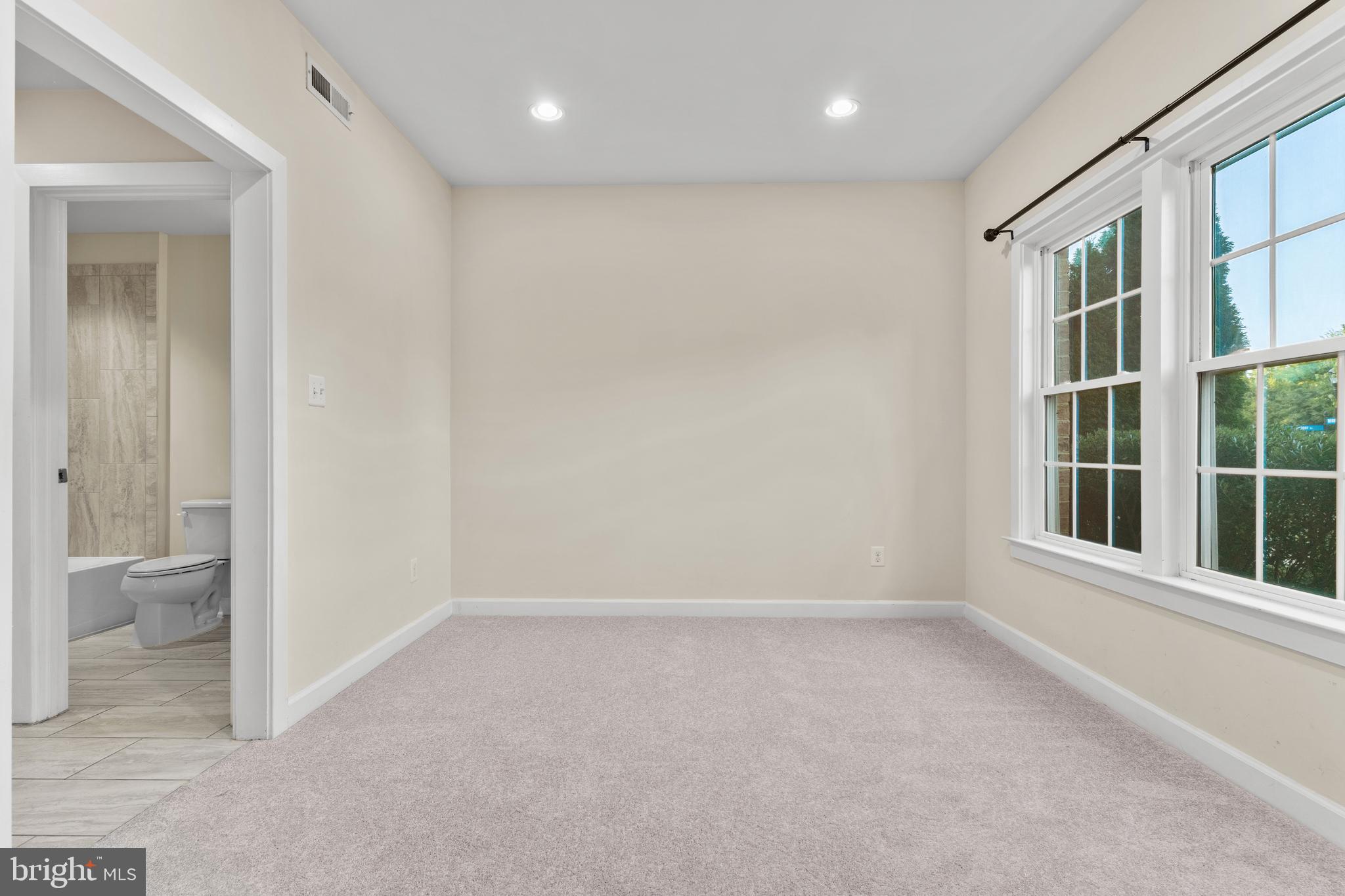 DISCOVERY SQUARE - Residential Lease