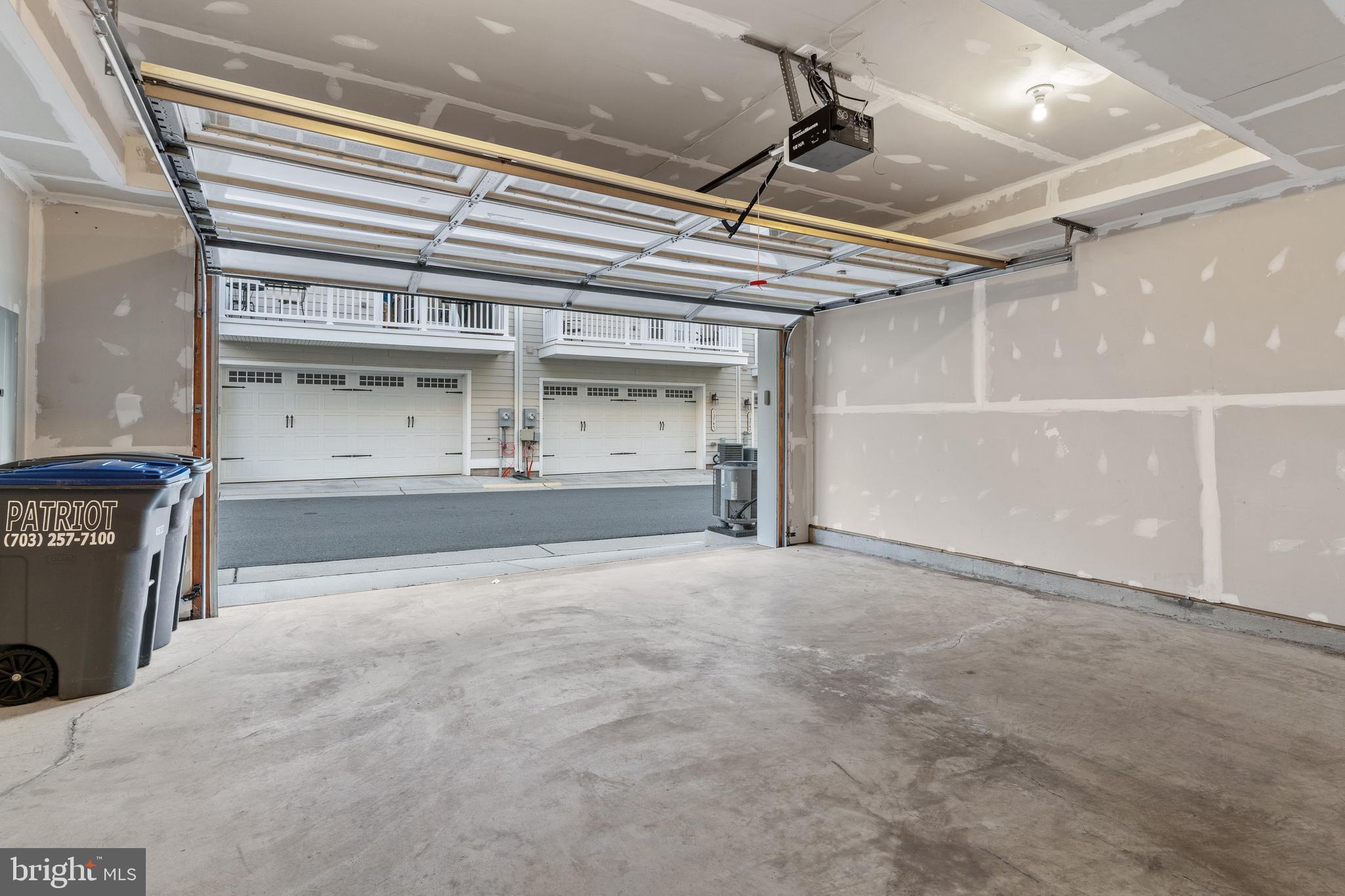 DISCOVERY SQUARE - Residential Lease