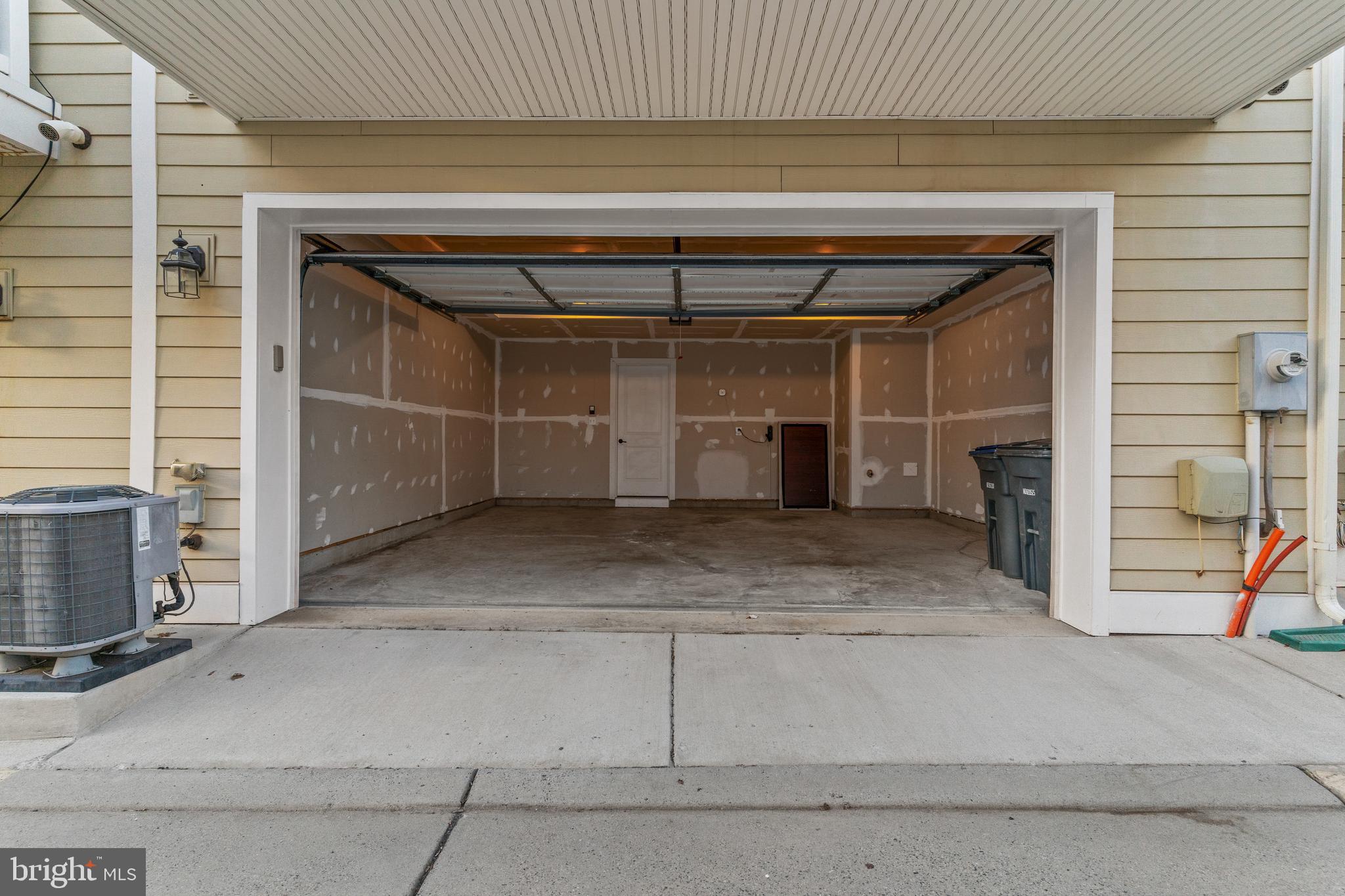 DISCOVERY SQUARE - Residential Lease