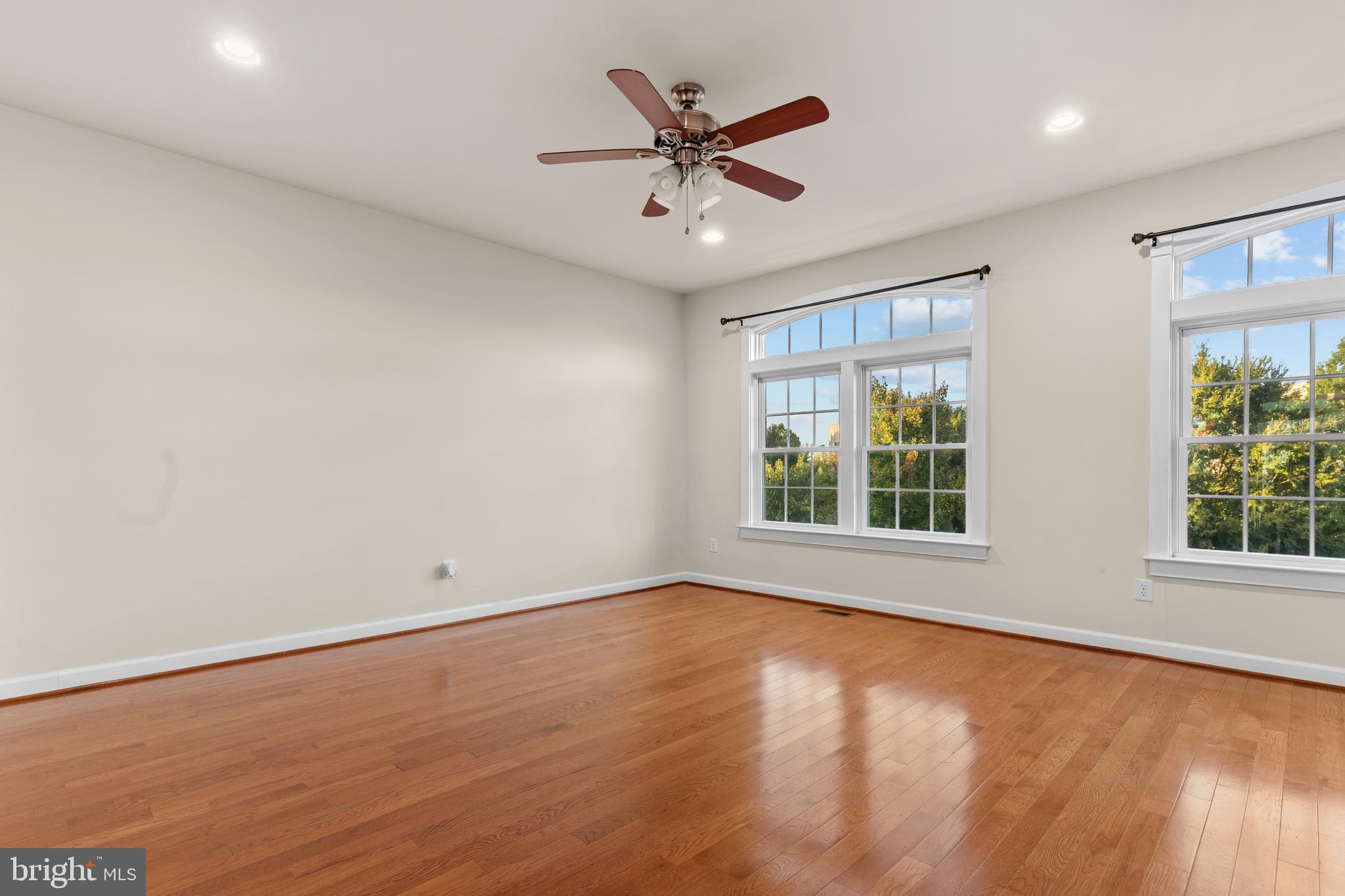 DISCOVERY SQUARE - Residential Lease