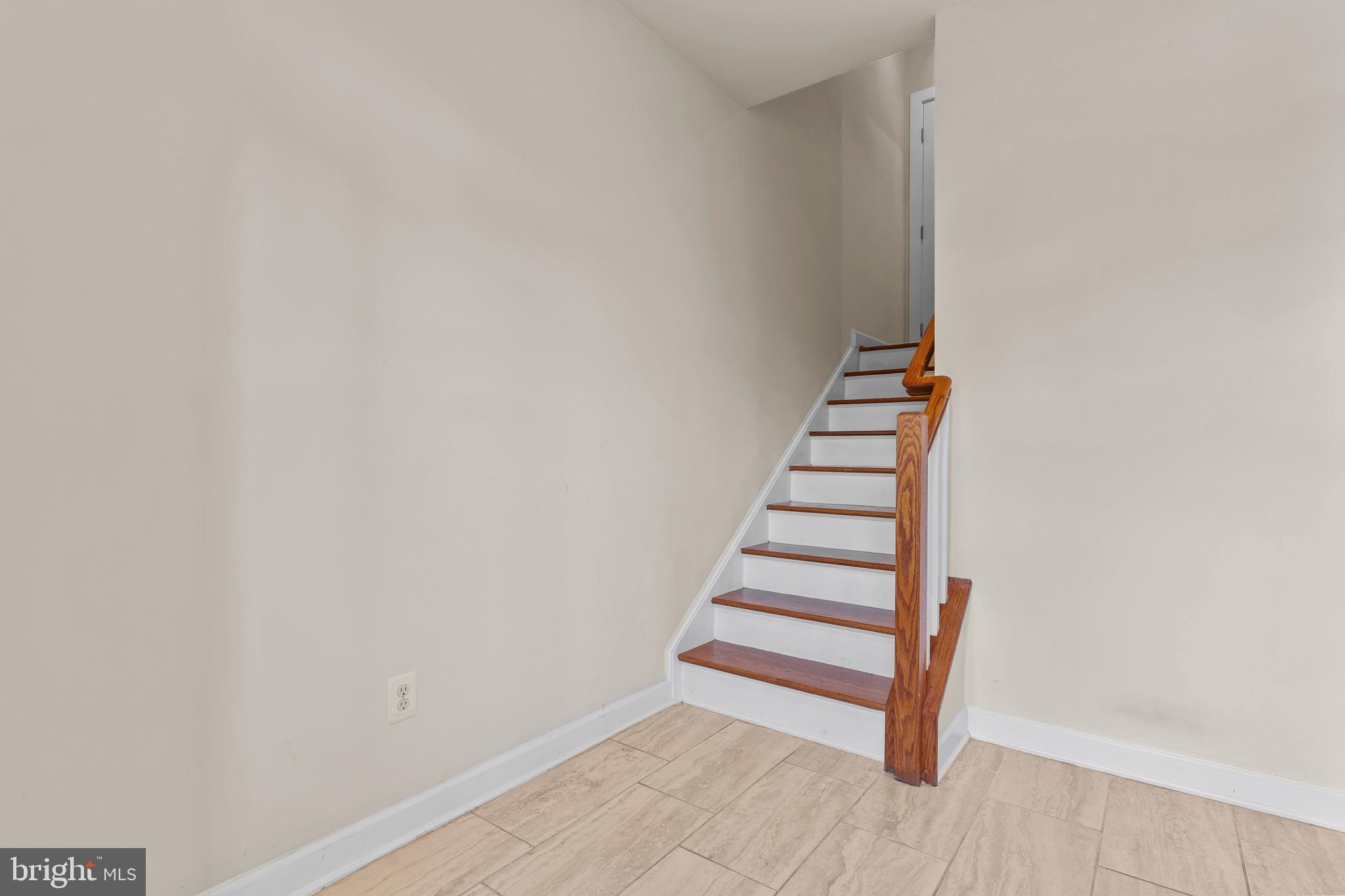 DISCOVERY SQUARE - Residential Lease