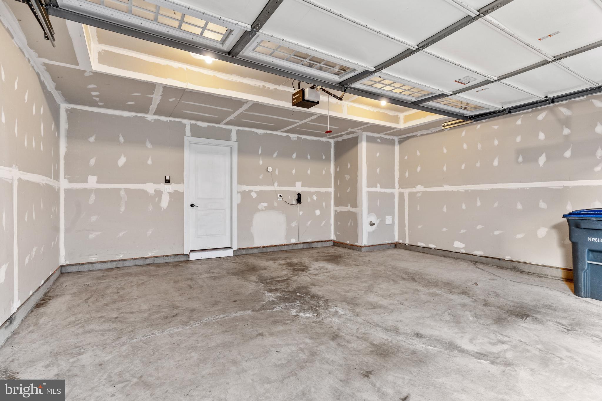 DISCOVERY SQUARE - Residential Lease