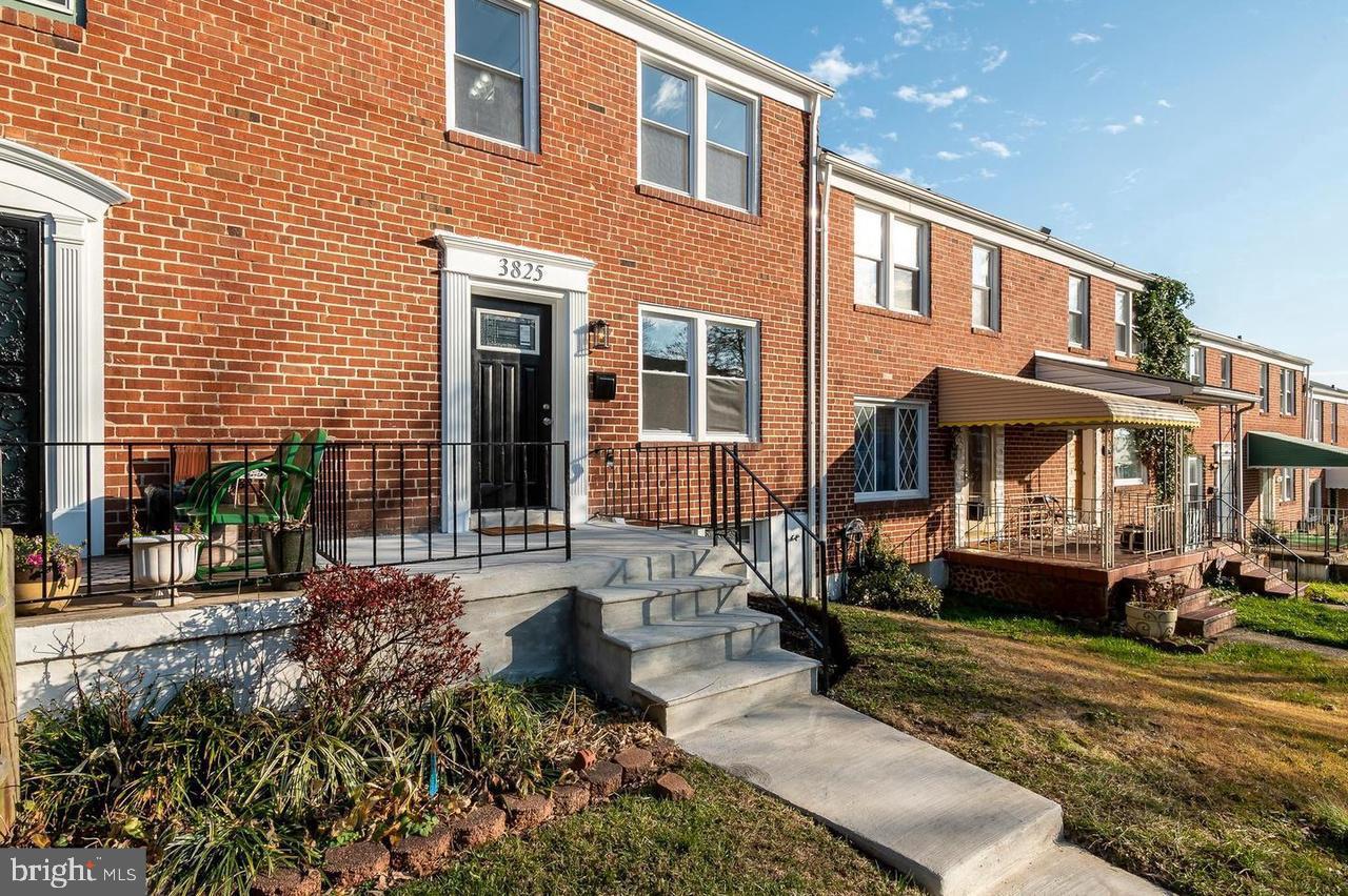 🏡 Updated in 2021- 4BR/2BA Townhome – Prime Location Near Johns Hopkins!
Five minutes from Johns Hopkins University and 10 minutes from the East Baltimore County line — a perfect blend of style, convenience, and value!
✨ Features You'll Love: Modern gourmet kitchen with granite countertops, eye-catching 3D backsplash & premium Samsung stainless steel appliances ** Newer roof, windows, central heating & air, updated plumbing, electrical, doors, locks, and fixtures ** Elegant **crown molding** and **new flooring** throughout
Finished walkout basement with full bath and additional bedroom – ideal for guests, office, or rental income.
🚨 Please be mindful of the tenant when scheduling.