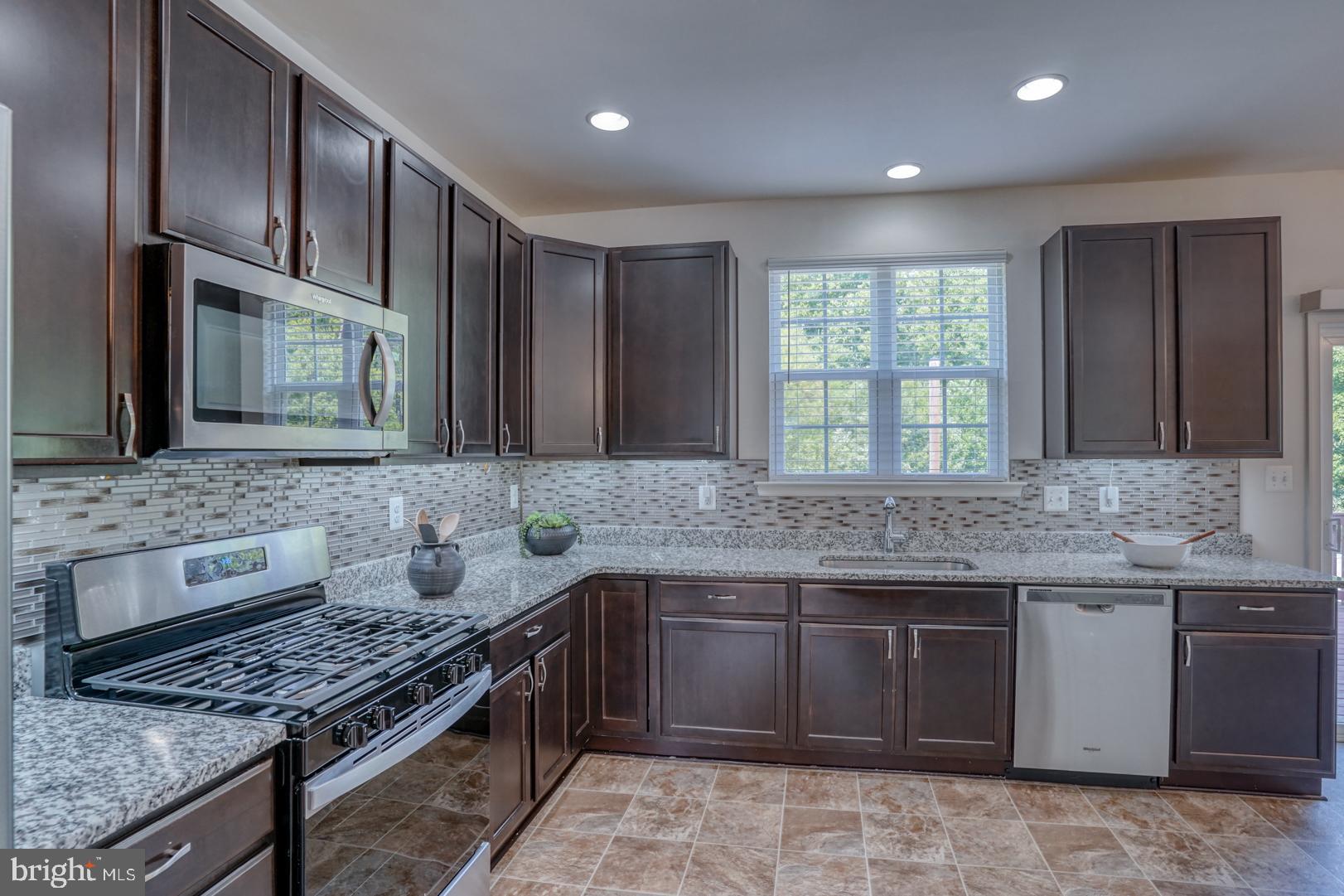 WALNUT HILL - Residential