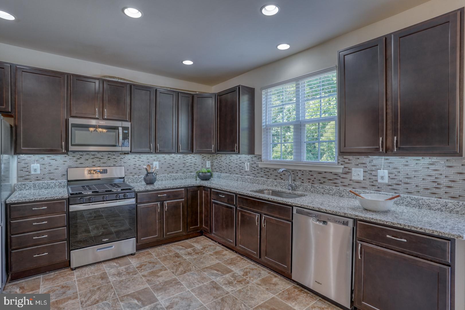 WALNUT HILL - Residential