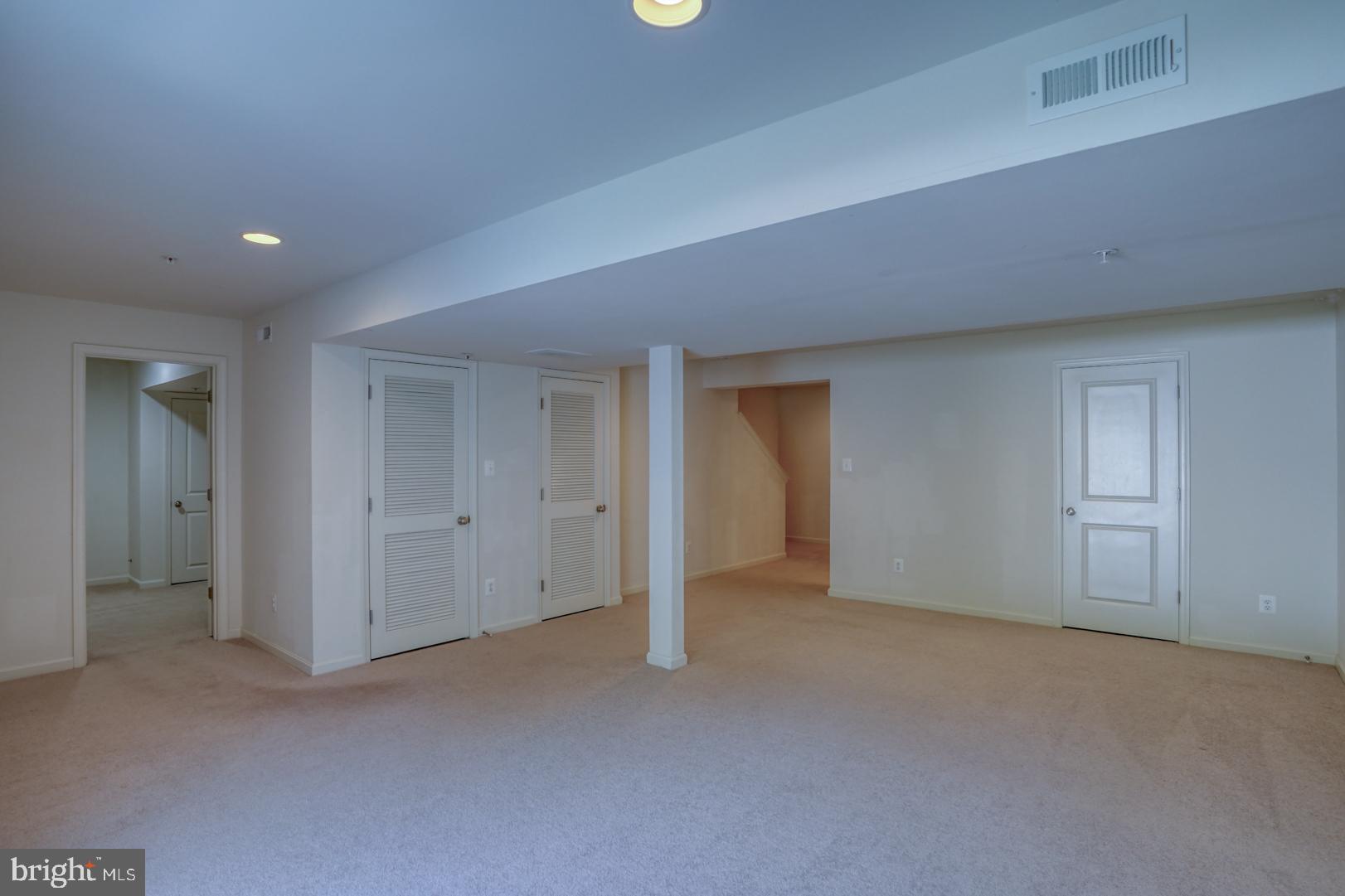 WALNUT HILL - Residential