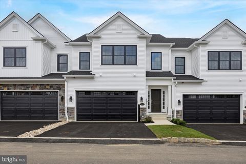 Townhouse For Sale - 528 Fullerton Farm Court Ct #LOT 11<br/> WARRINGTON, PA 18976