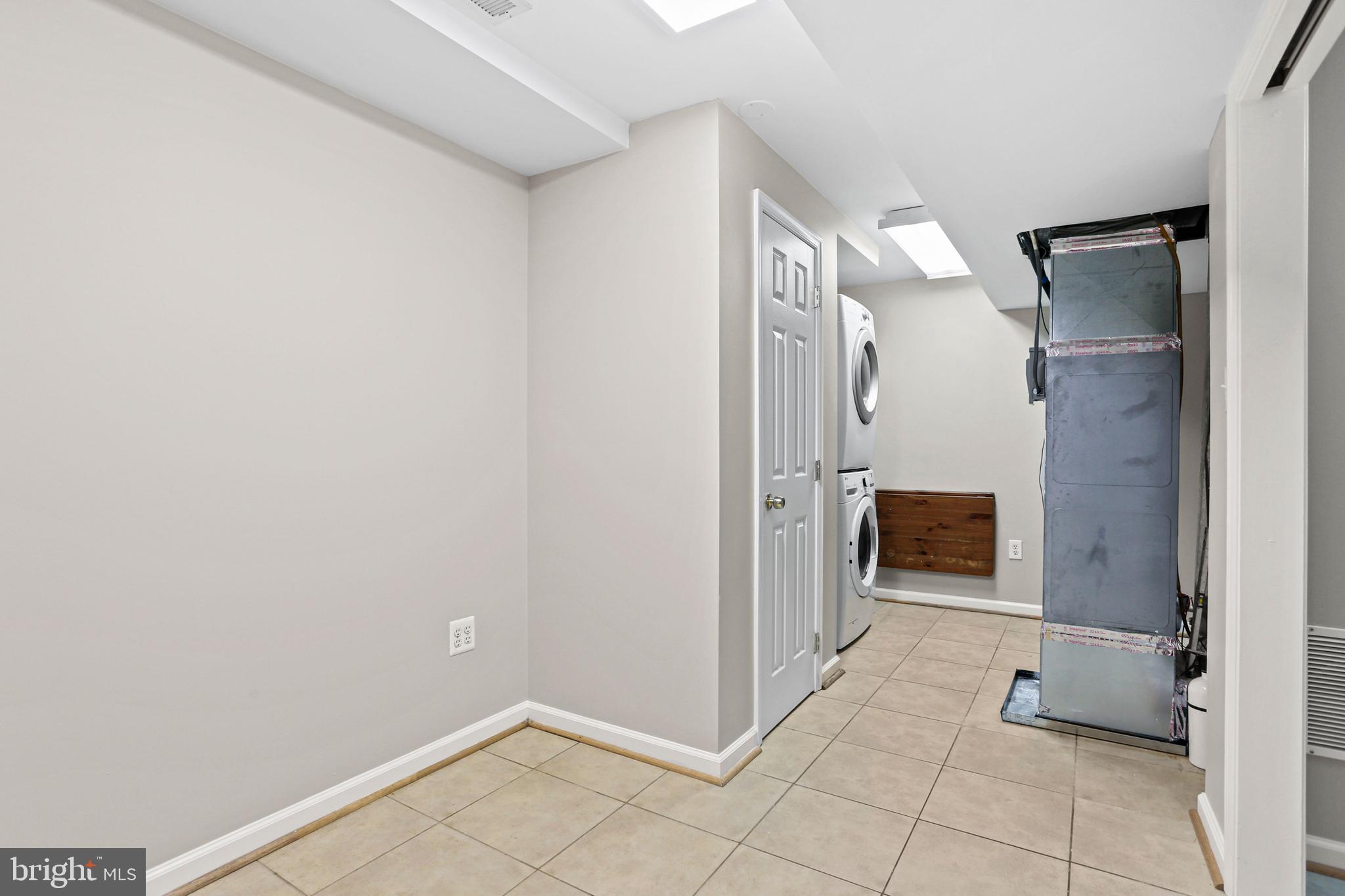 PARK OVERLOOK - Residential Lease