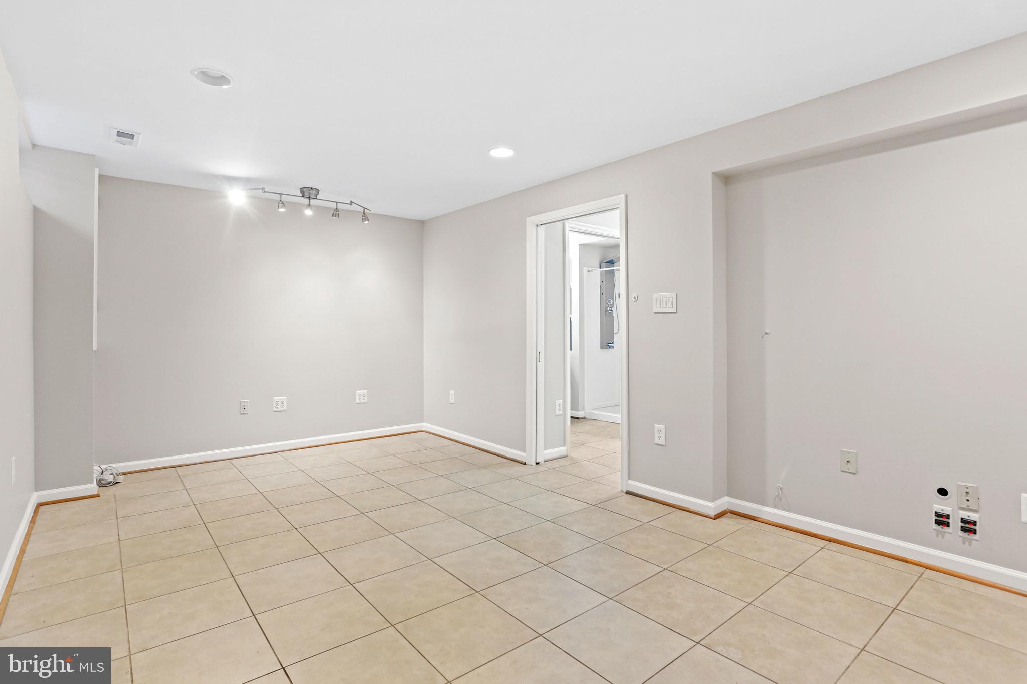 PARK OVERLOOK - Residential Lease