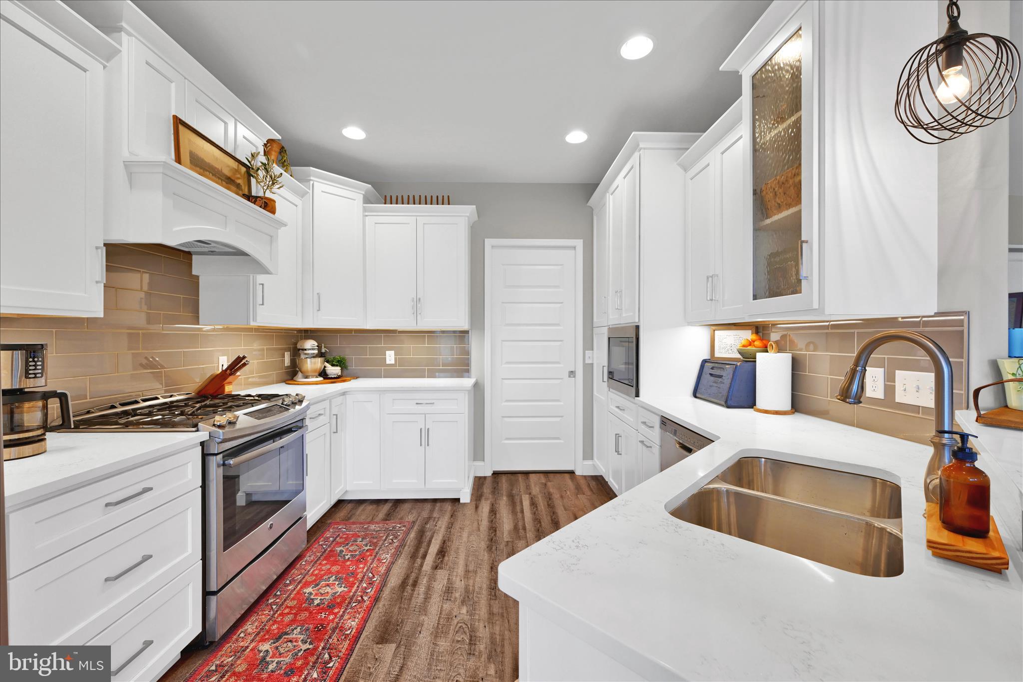 BECKLEY'S CORNER ESTATES - Residential