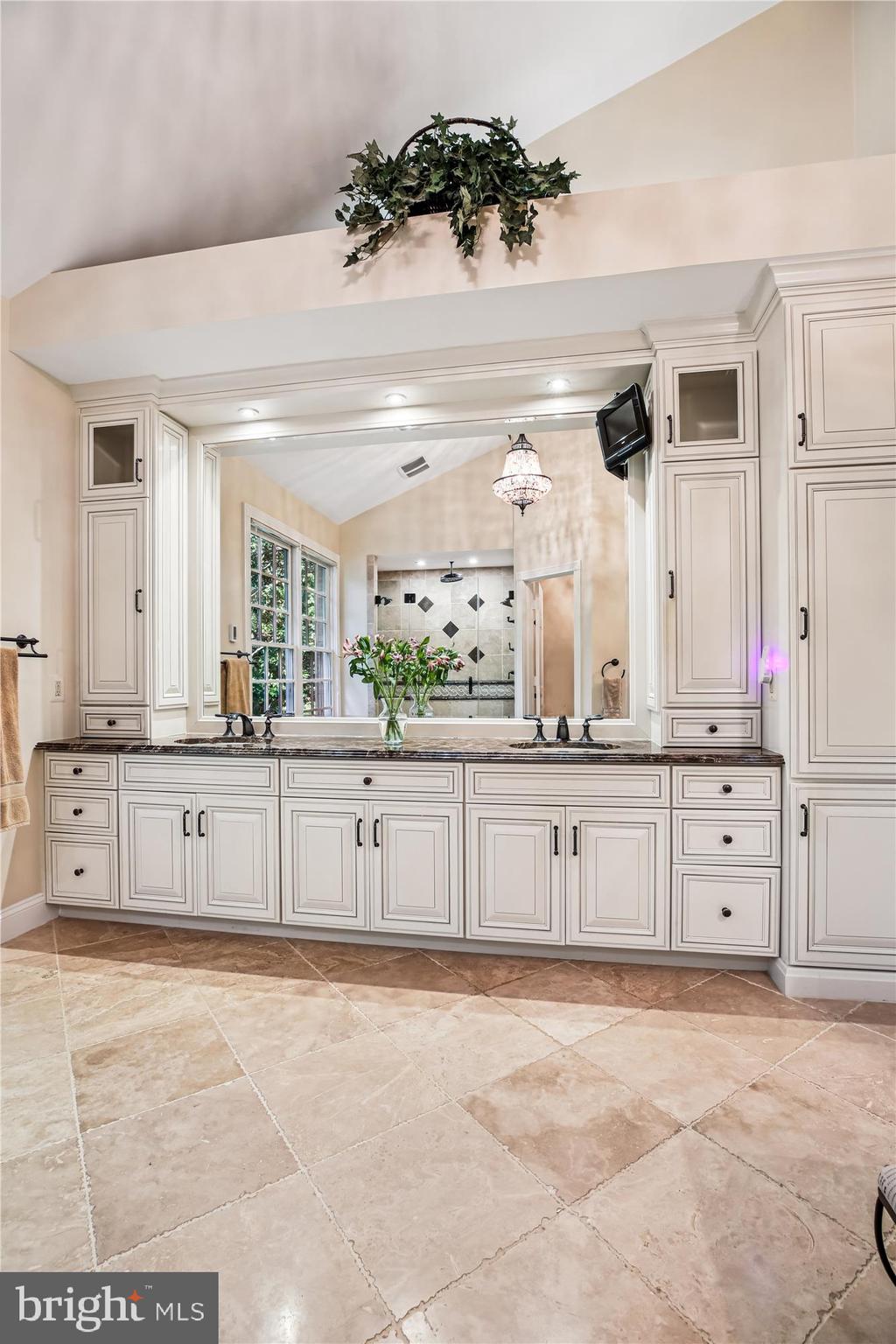 FALCONHURST - Residential