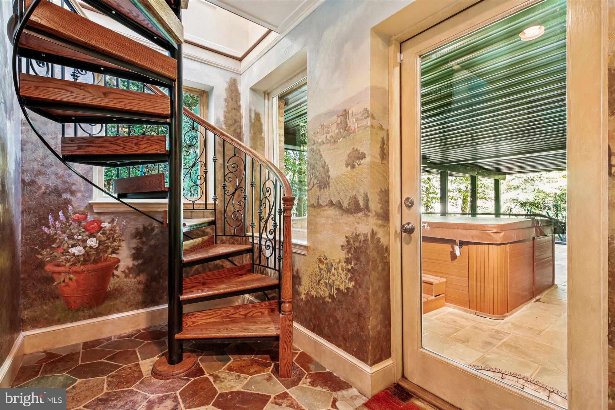 FALCONHURST - Residential