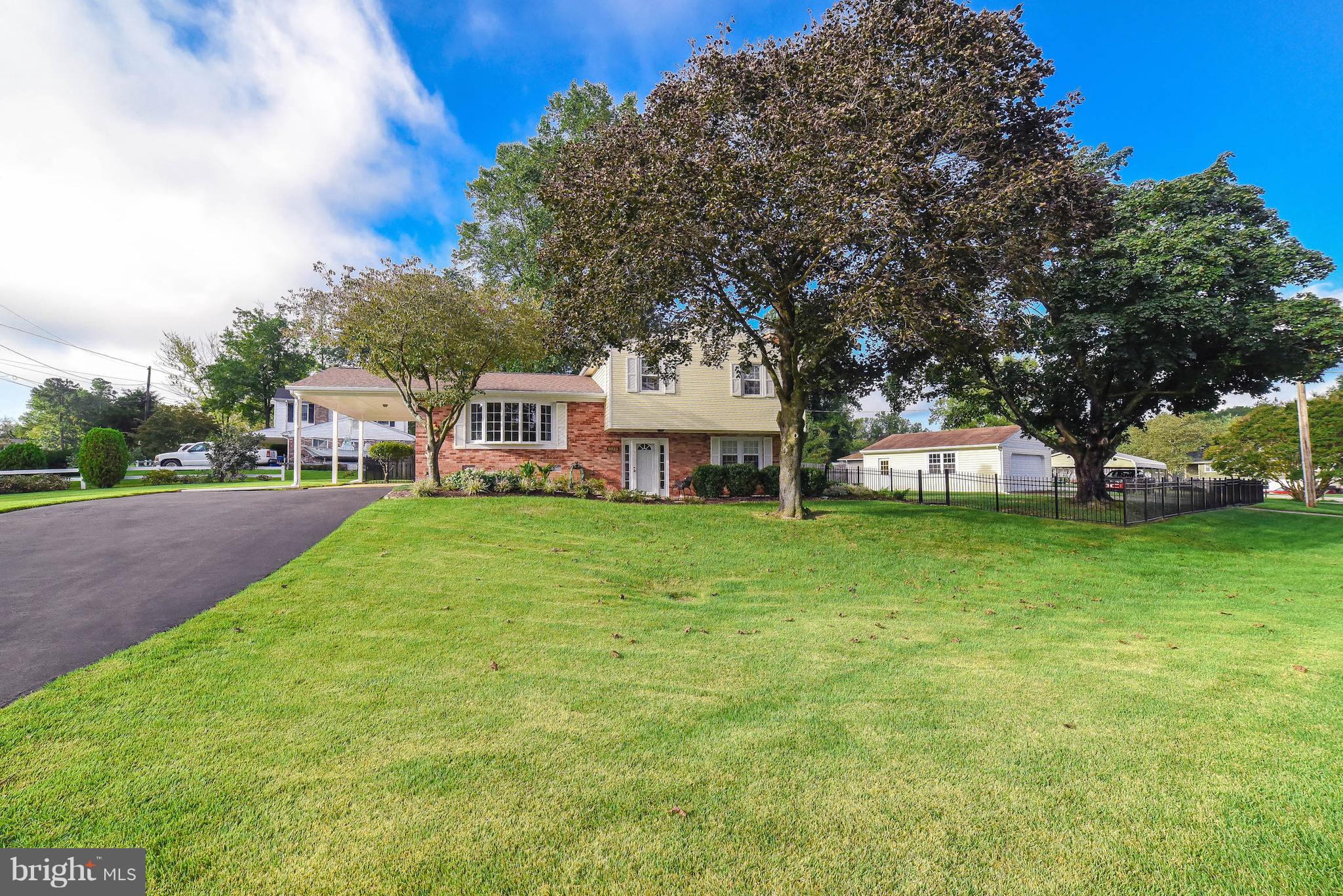 COUNTRY CLUB SOUTH - Residential