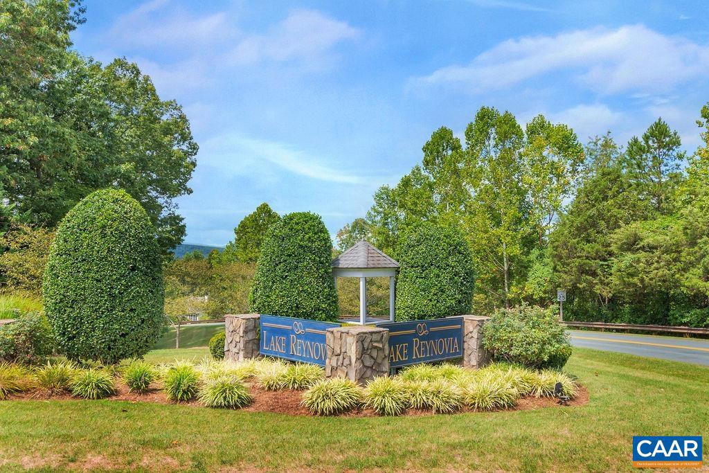 LAKE REYNOVIA - Residential