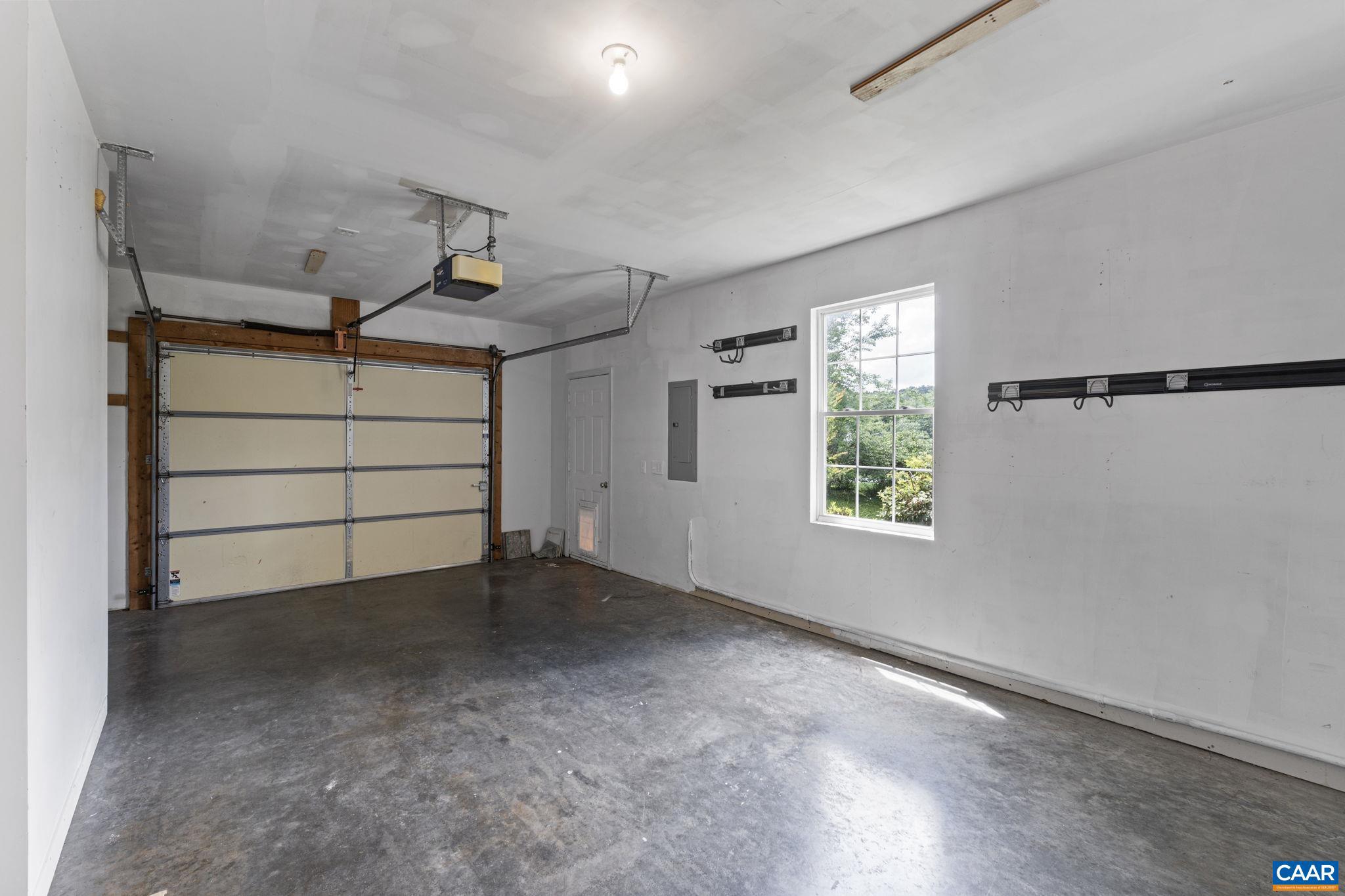 LAKE REYNOVIA - Residential