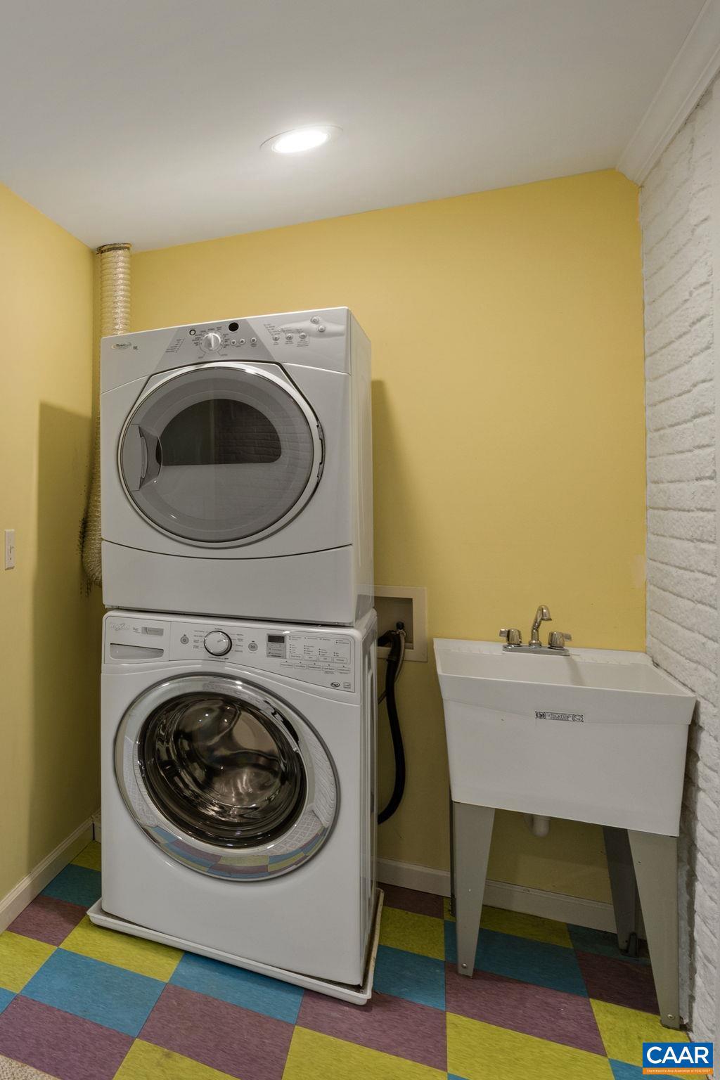 LAKE REYNOVIA - Residential