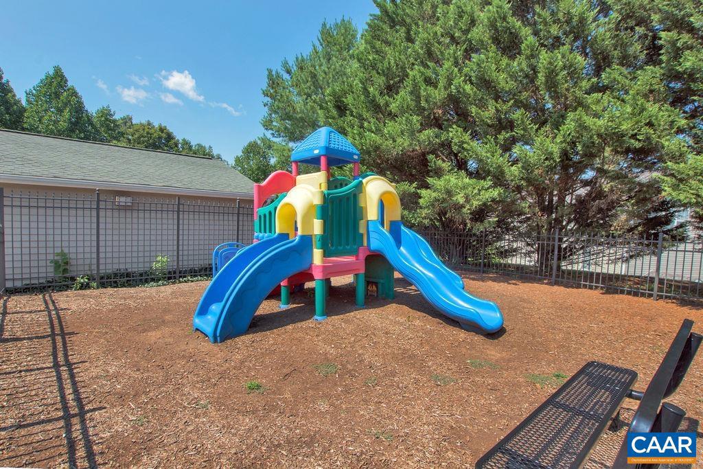 LAKE REYNOVIA - Residential