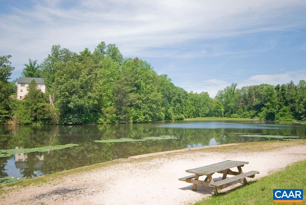 LAKE REYNOVIA - Residential