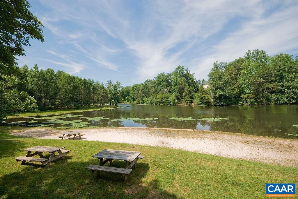 LAKE REYNOVIA - Residential