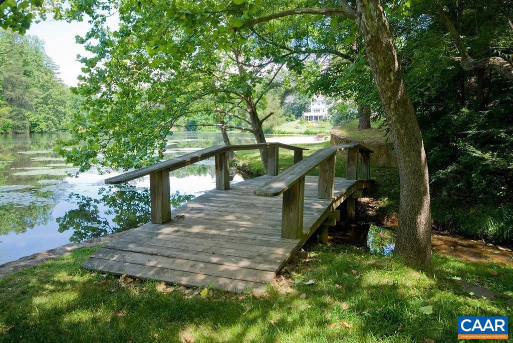 LAKE REYNOVIA - Residential