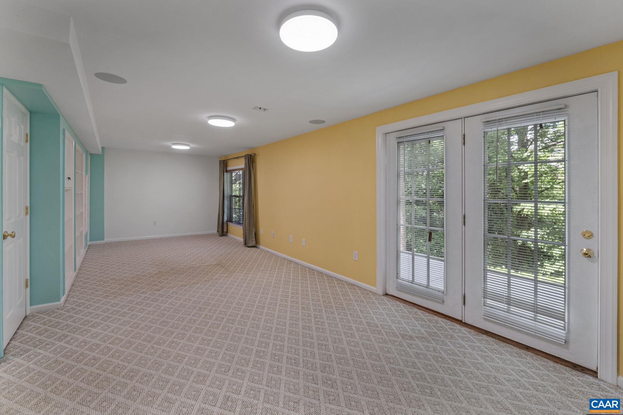 LAKE REYNOVIA - Residential