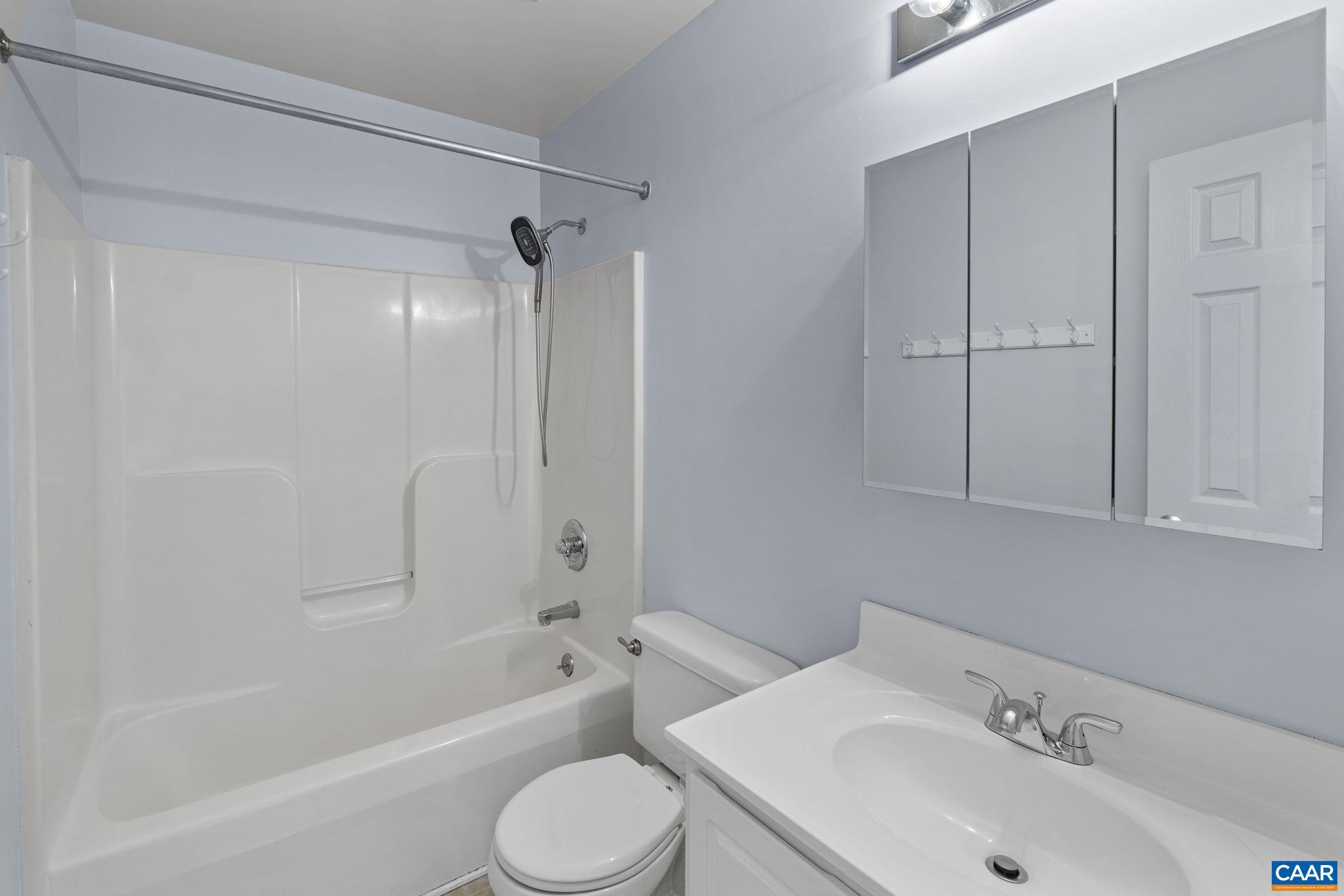 LAKE REYNOVIA - Residential