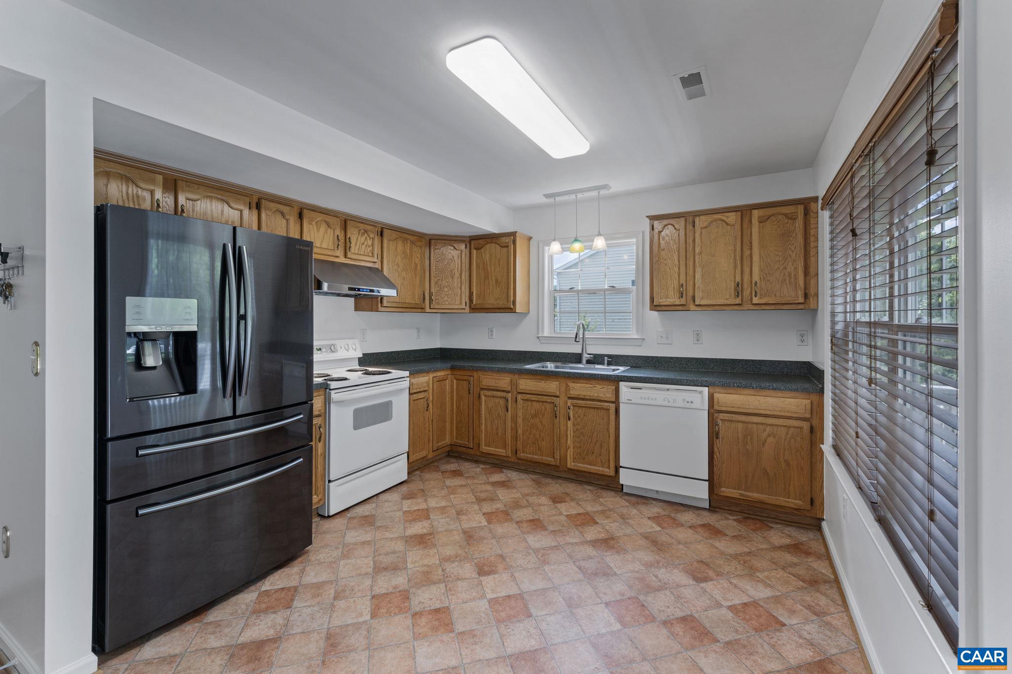 LAKE REYNOVIA - Residential