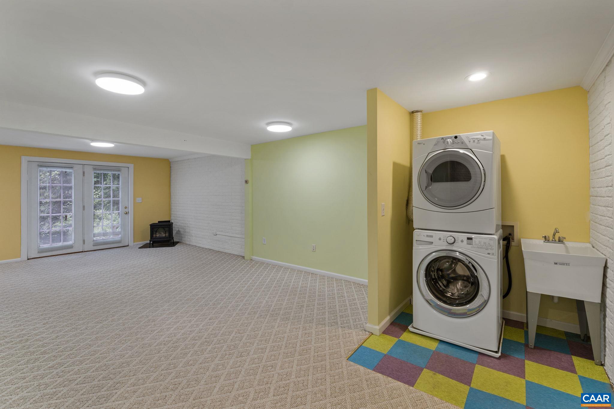 LAKE REYNOVIA - Residential