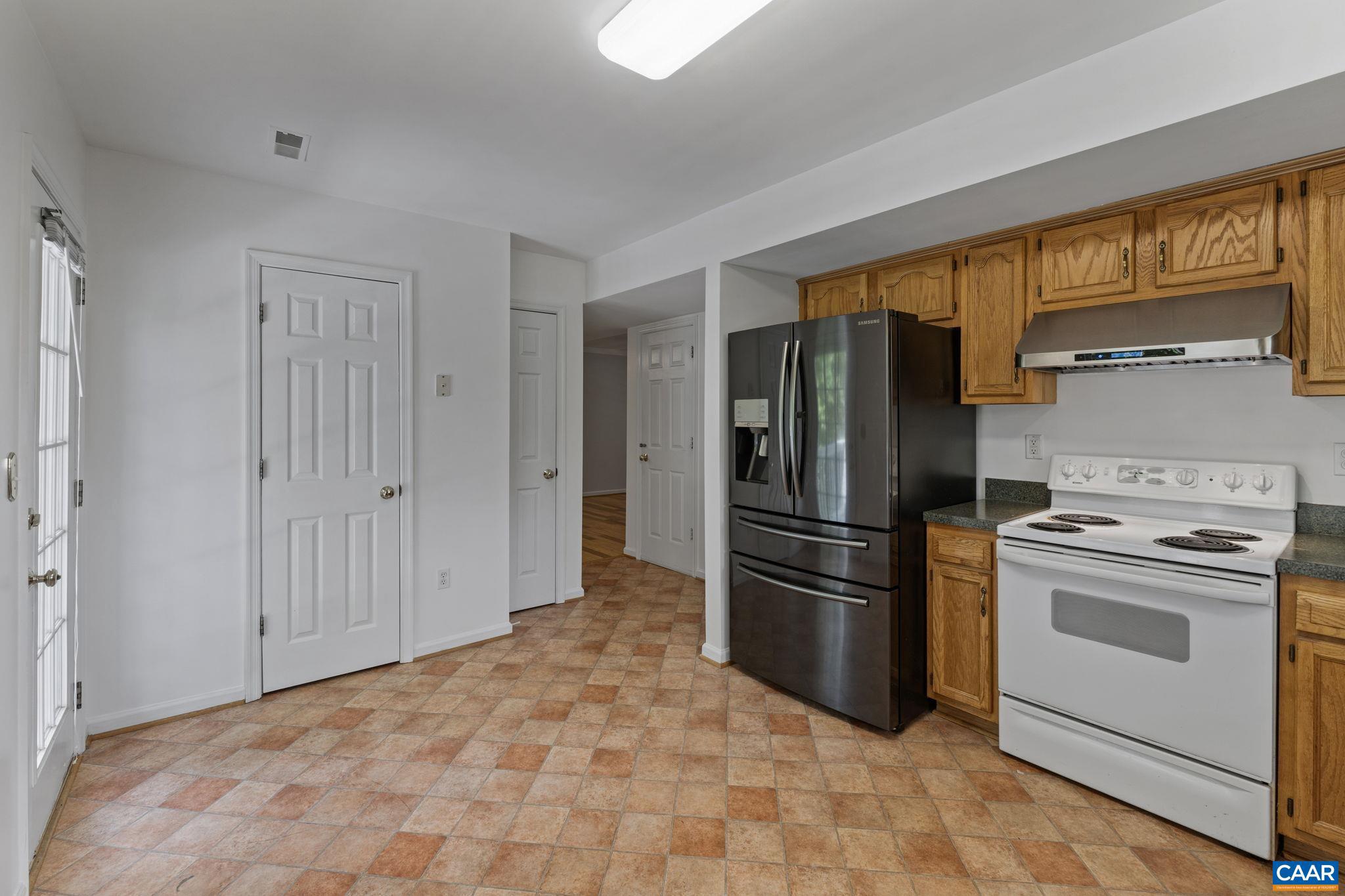 LAKE REYNOVIA - Residential