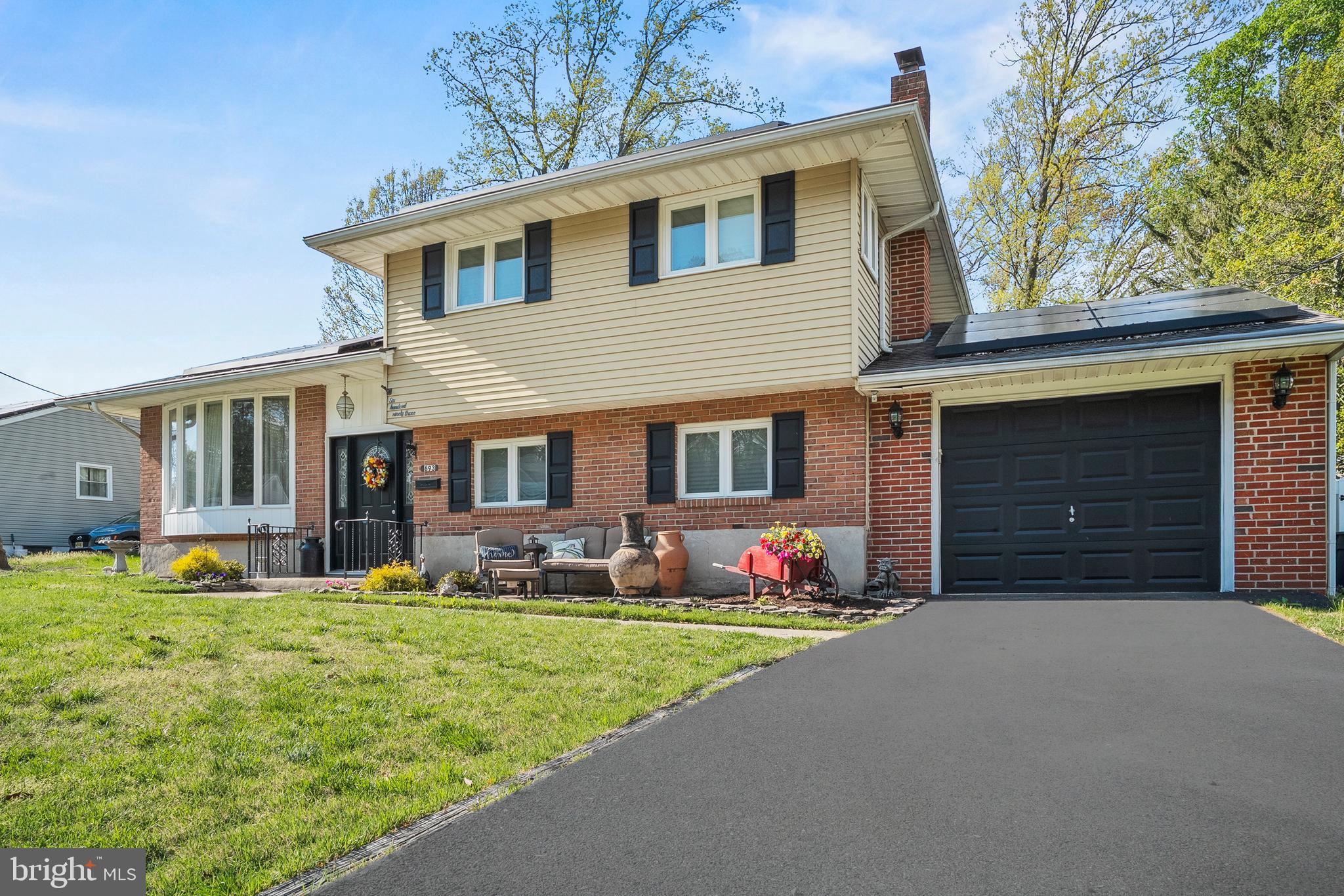 693 THORNY LANE