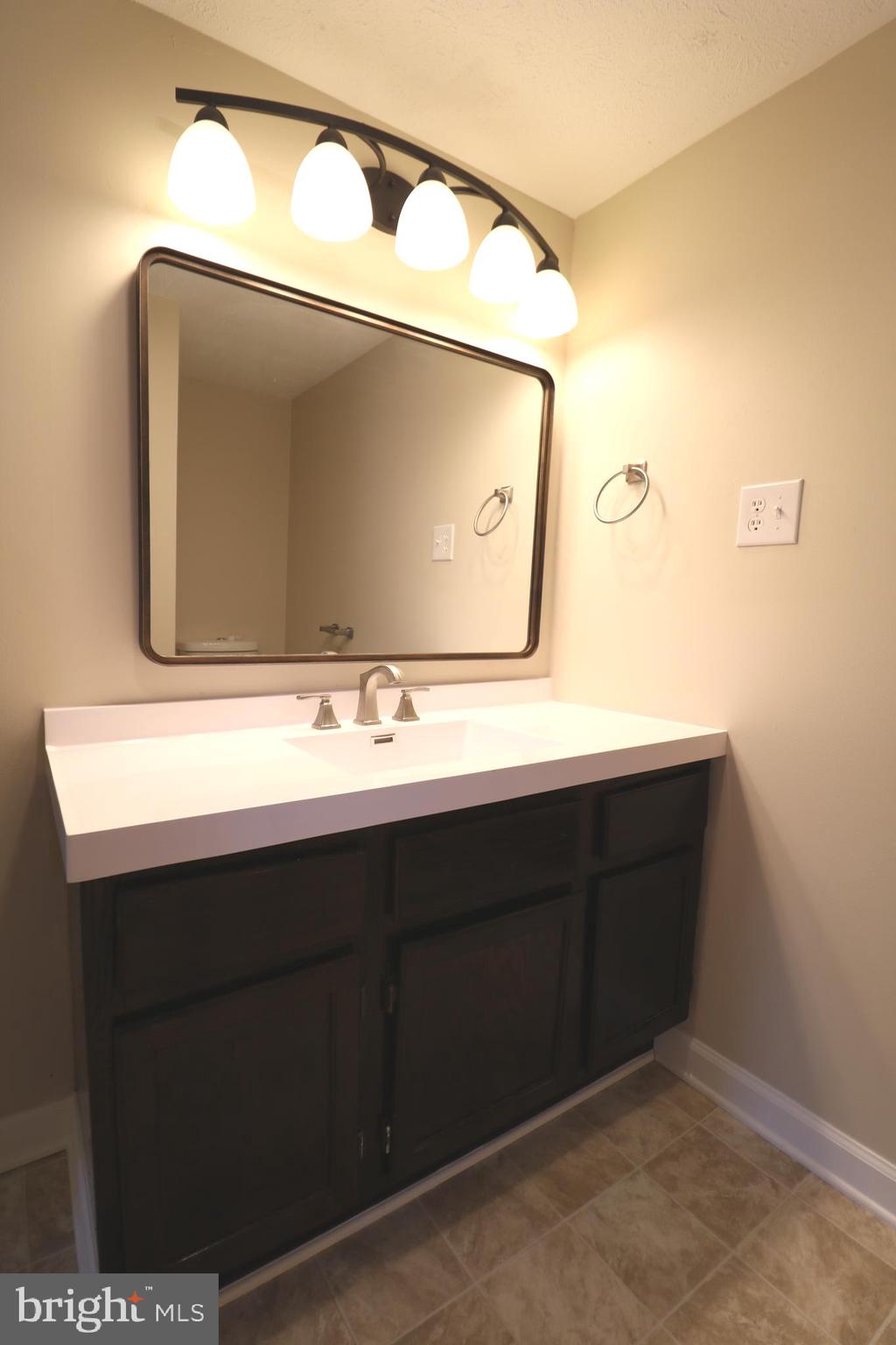 DEVINSHIRE VILLAGE - Residential Lease