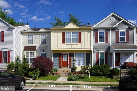 Photo of 14717 Basingstoke Loop, CENTREVILLE, VA 20120 (MLS # VAFX2305846)