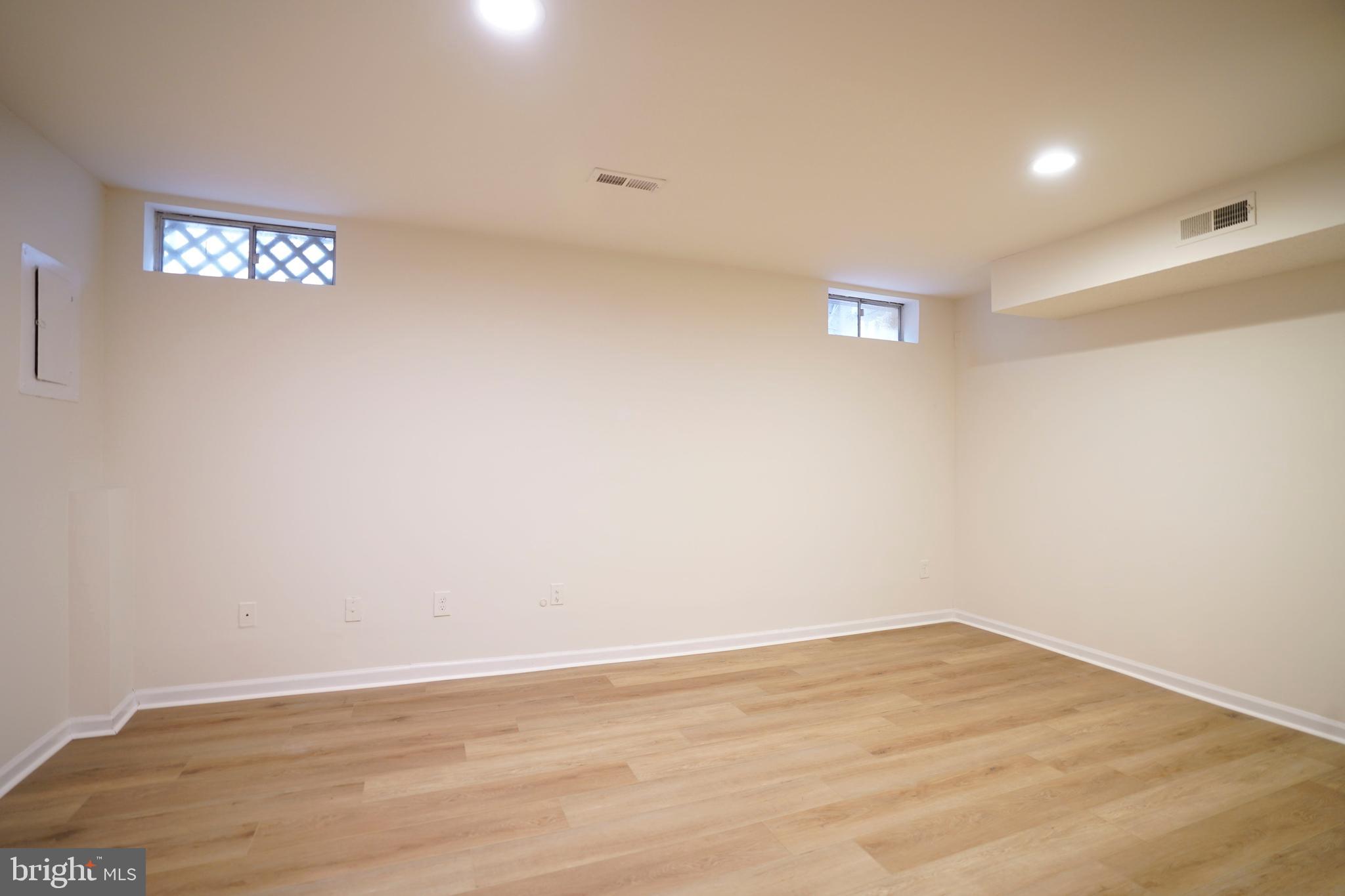 LONDON TOWN WEST - Residential