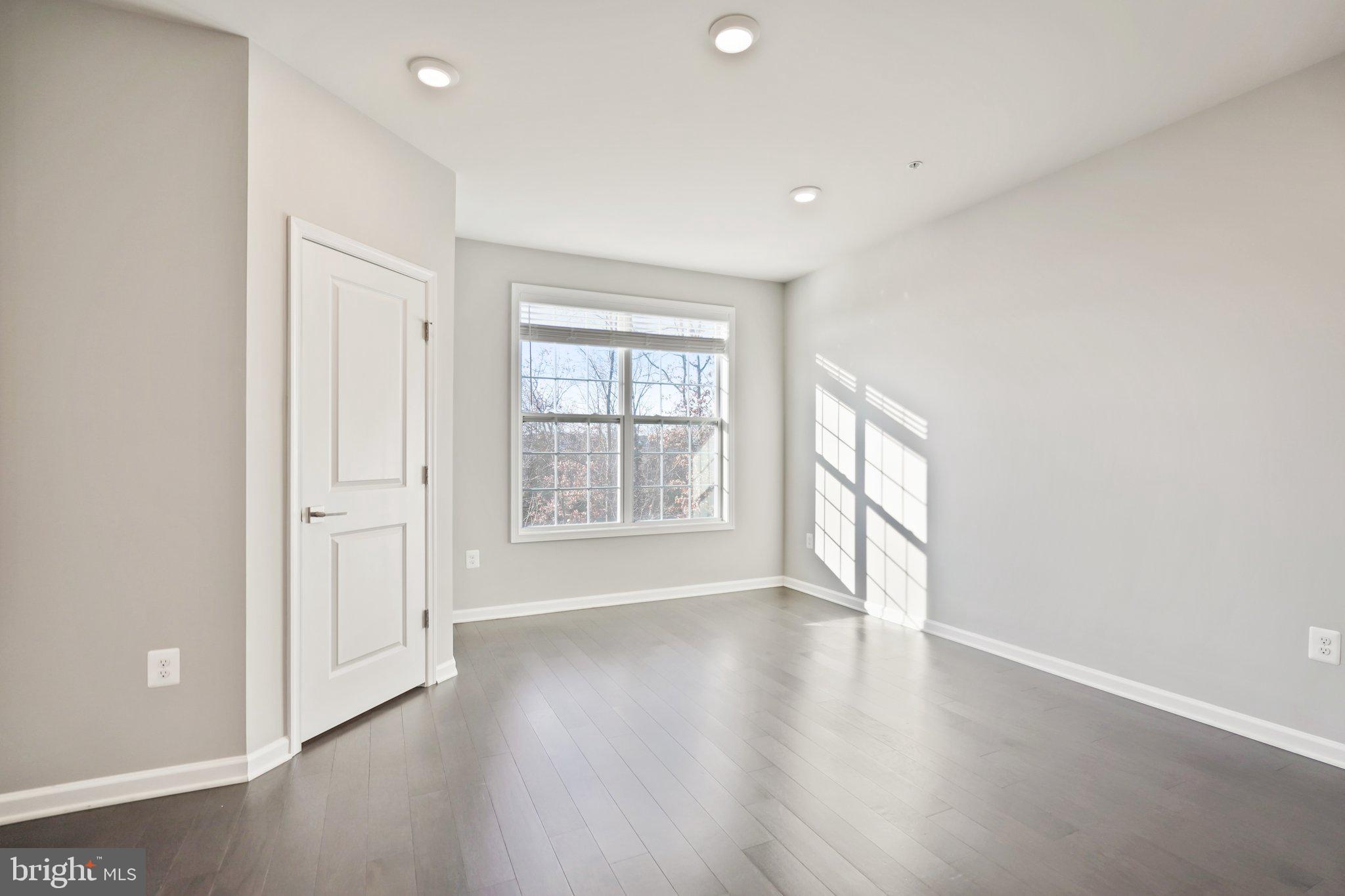 RIDGES AT LOUDOUN VALLEY - Residential Lease