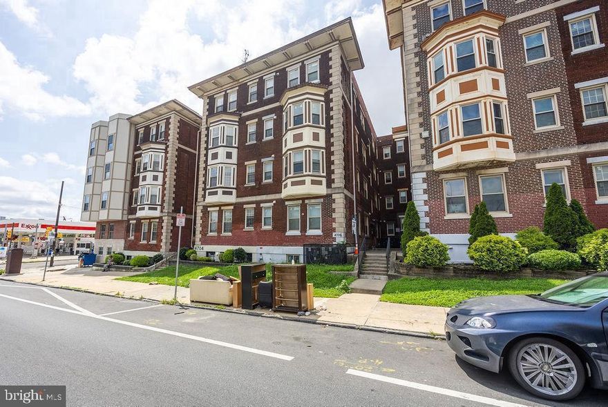 4710 Chestnut #2A features sleek finishes, abundant natural light, and a thoughtfully designed open-concept layout. Located in West Philly, this residence offers easy access to university studies, dining, shopping, and transit!