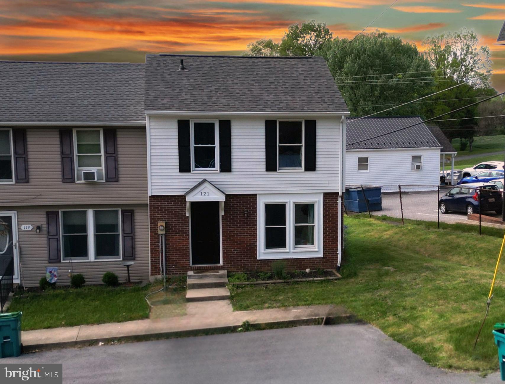 121 VALLEY VIEW COURT