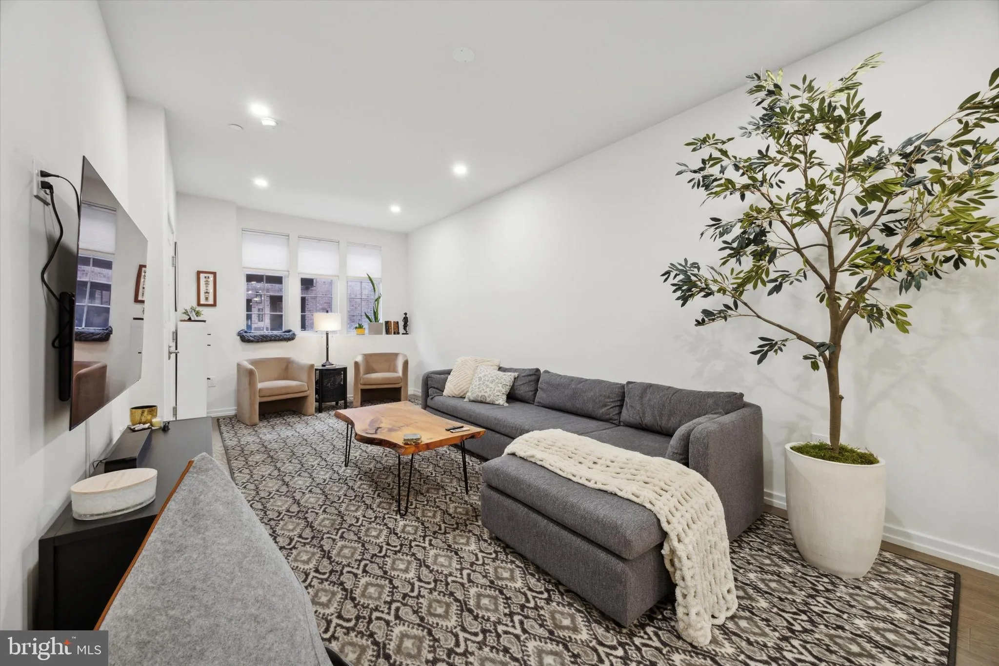 Philadelphia, Pennsylvania 19146, United States, 3 Bedrooms Bedrooms, ,2 BathroomsBathrooms,Residential,Active,18558