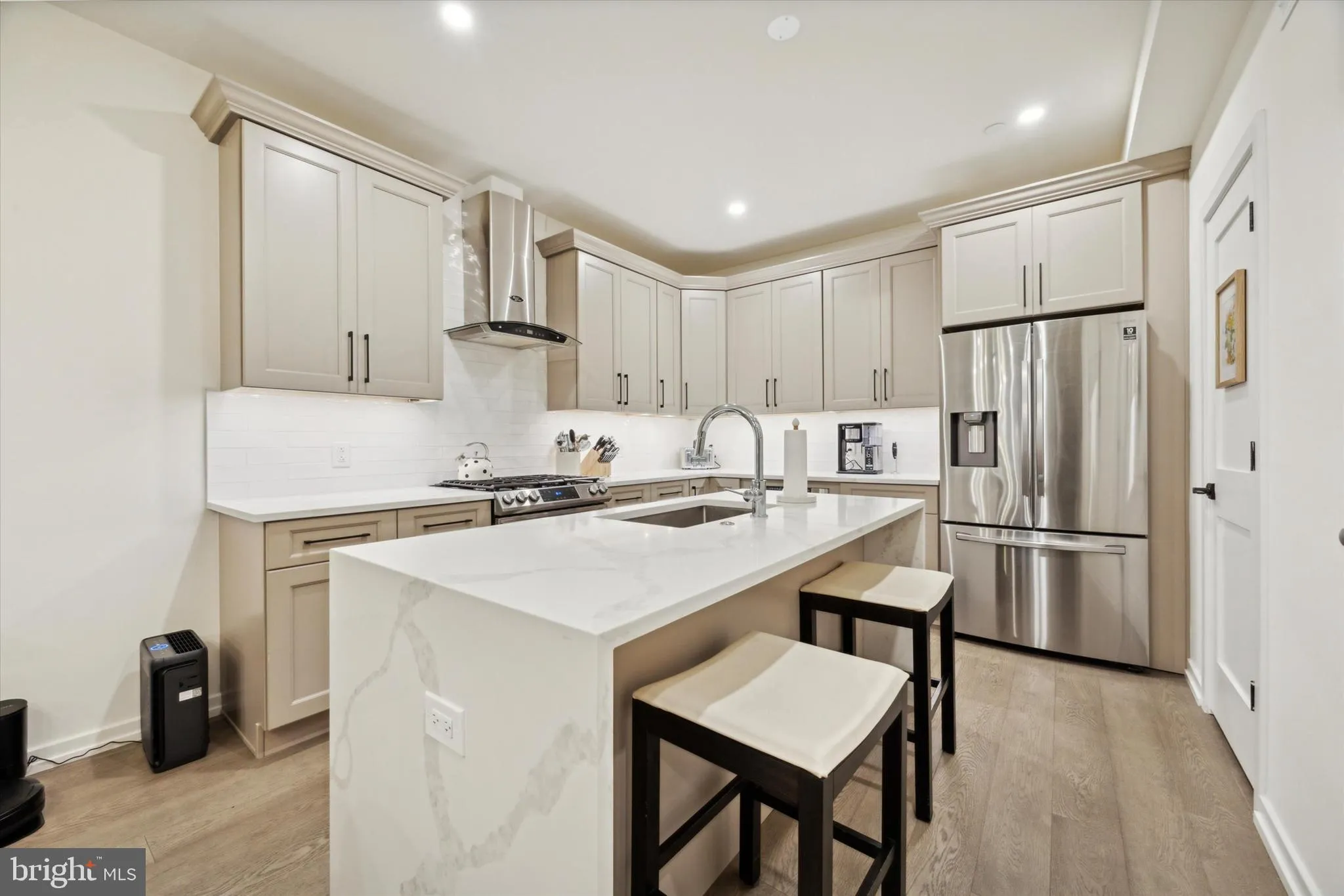 Philadelphia, Pennsylvania 19146, United States, 3 Bedrooms Bedrooms, ,2 BathroomsBathrooms,Residential,Active,18558