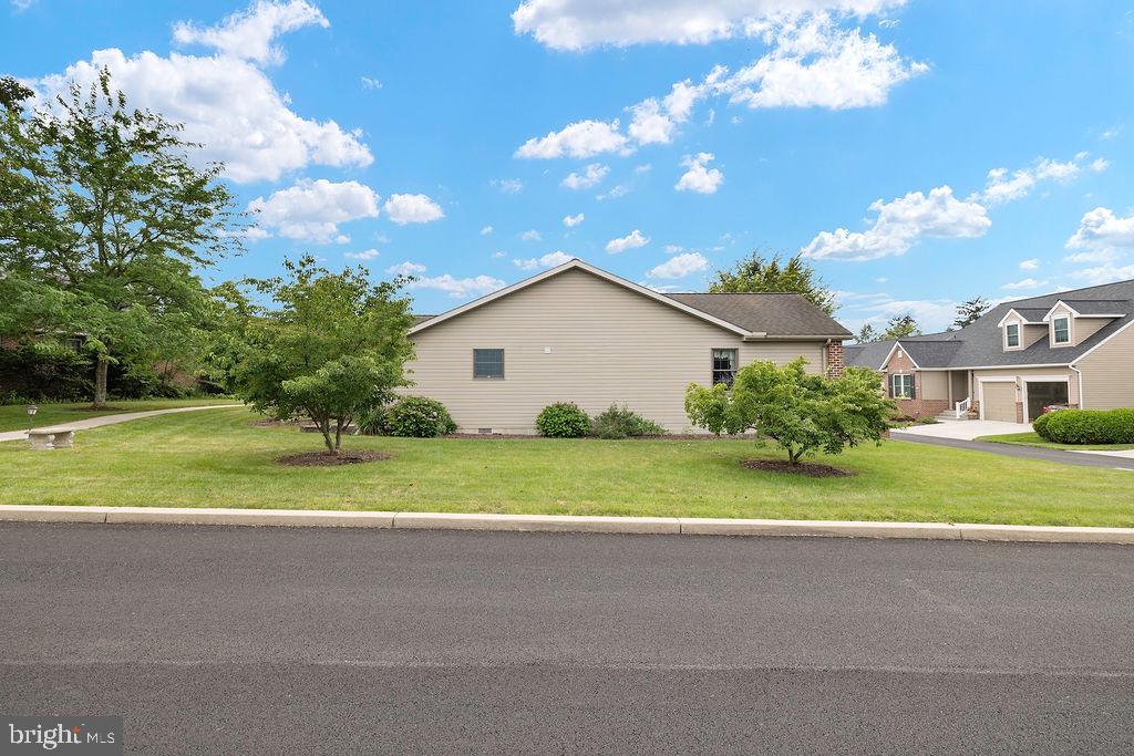 220 KINGSGATE COURT
