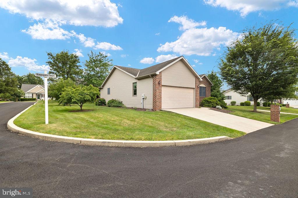 220 KINGSGATE COURT