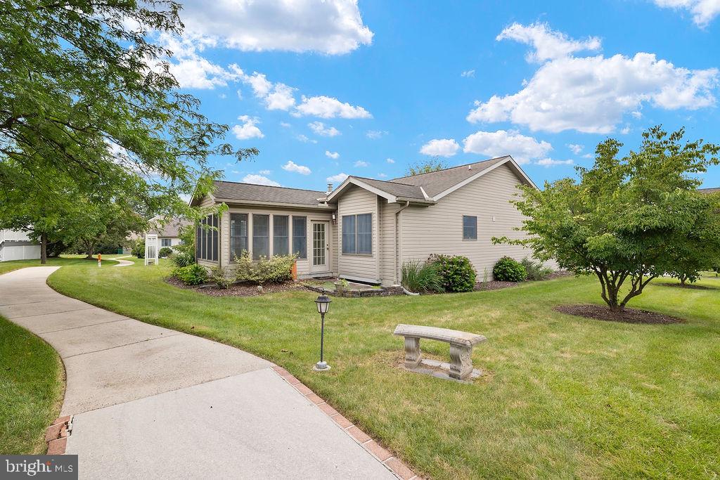 220 KINGSGATE COURT