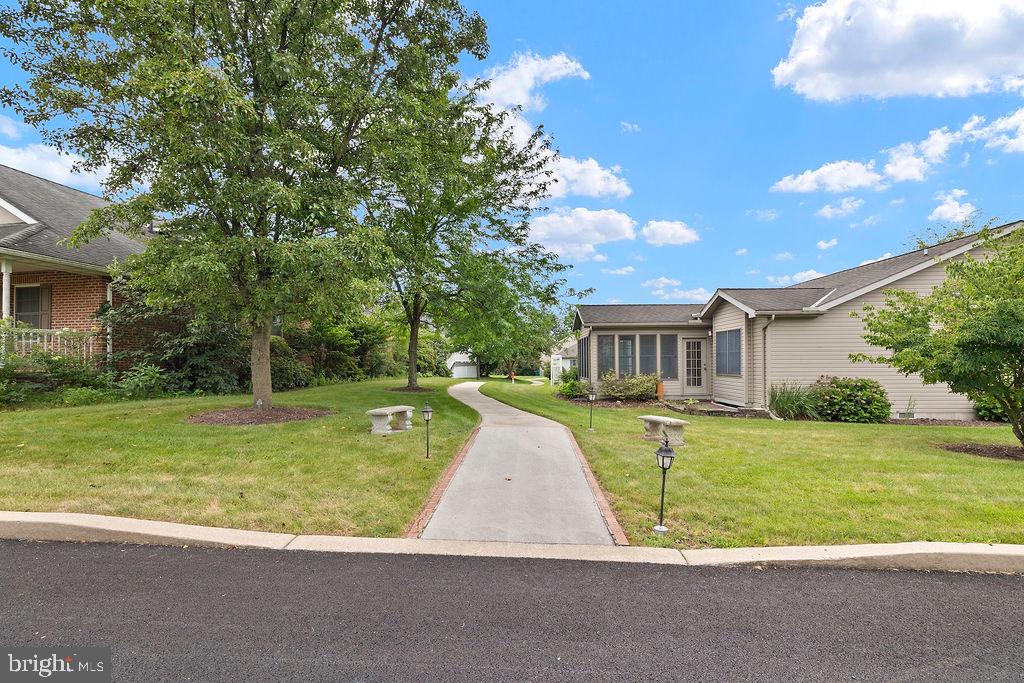 220 KINGSGATE COURT