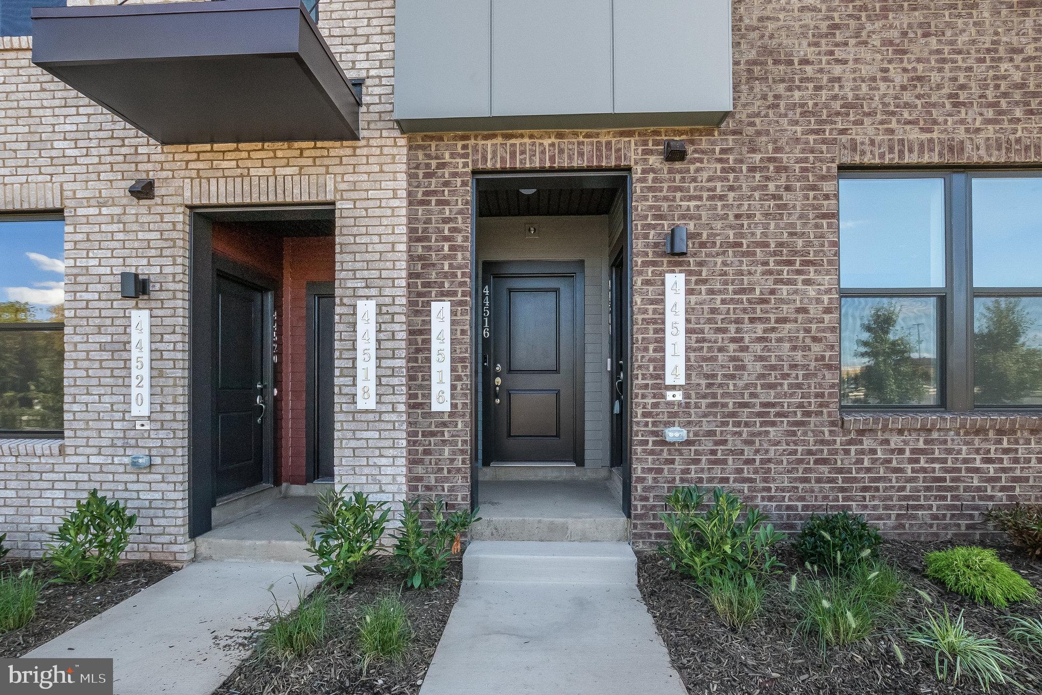 44514 WOLFHOUND SQUARE